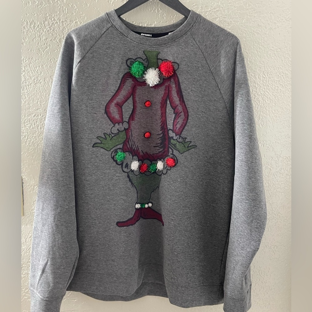 NWOT Russell Men’s Athletic Holiday Gray Crewneck Sweater Festive Design Large